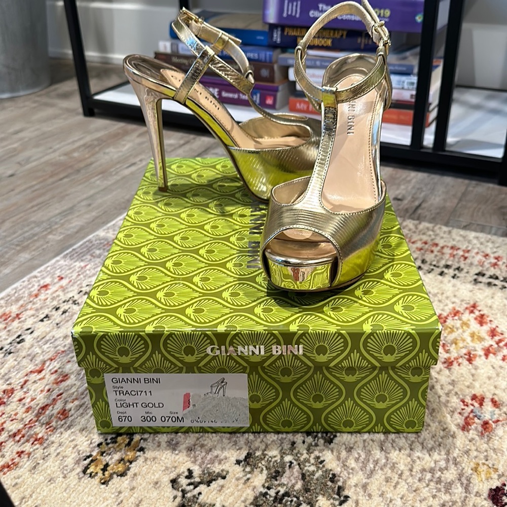 Gianni Bini gold heels
